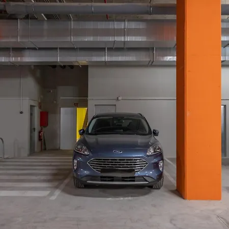 Xpce Urban 13 Skyline - Parking Free *