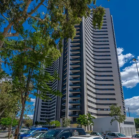Xpce Urban 13 Skyline - Parking Free