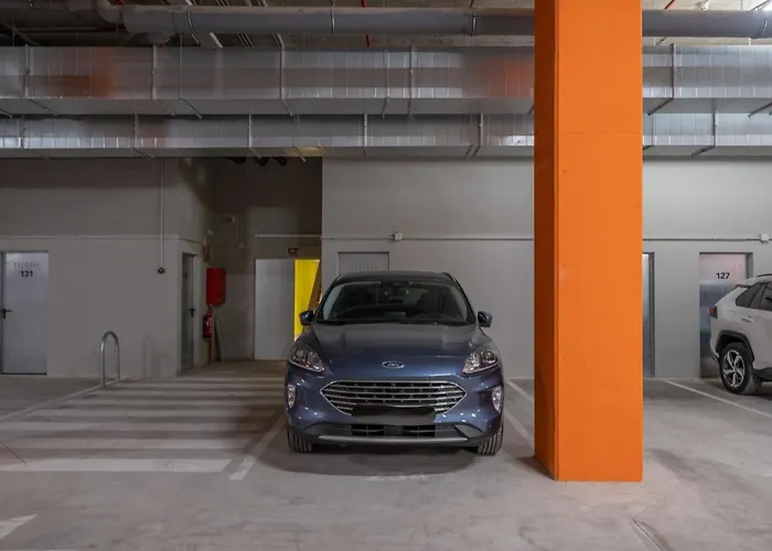 Xpce Urban 13 Skyline - Parking Free *