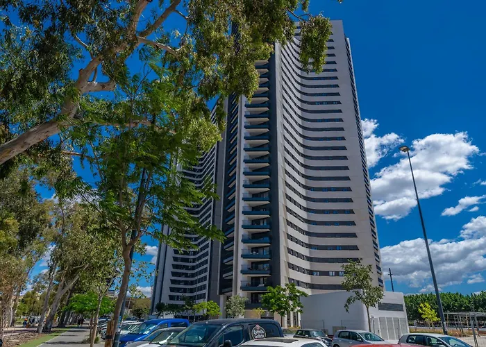 Xpce Urban 13 Skyline - Parking Free